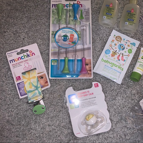 Newborn Gift Set Essentials Travel Size + 2 Freebies - Picture 3 of 3